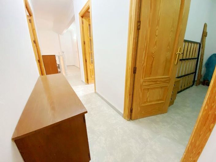 Image No.20-3 Bed Property for sale