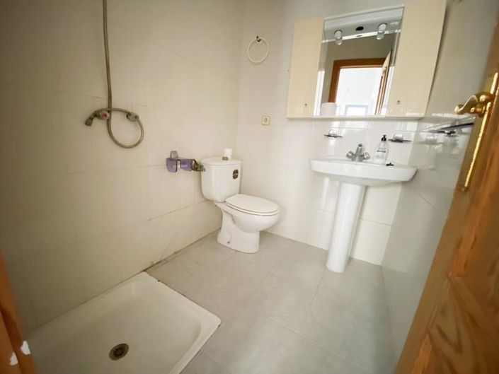 Image No.28-3 Bed Property for sale