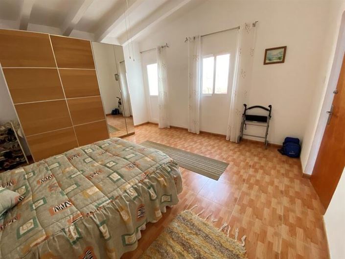 Image No.16-5 Bed Property for sale