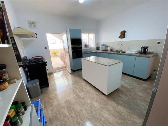 Image No.5-5 Bed Property for sale