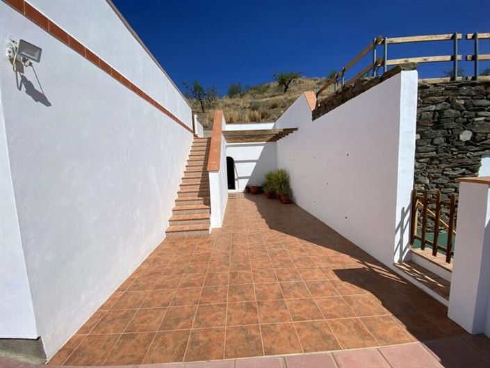 Image No.13-9 Bed Property for sale