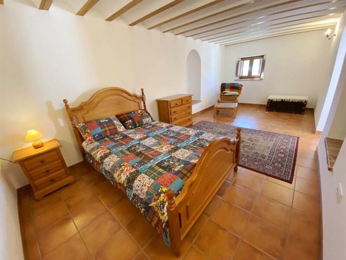 Image No.3-9 Bed Property for sale