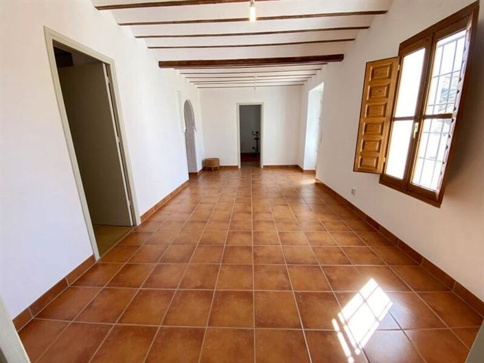 Image No.25-9 Bed Property for sale