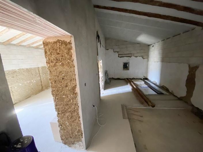 Image No.37-9 Bed Property for sale