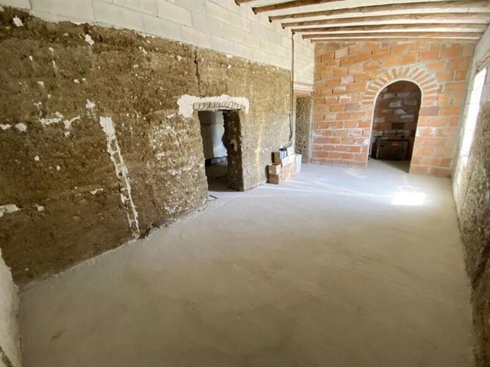 Image No.38-9 Bed Property for sale