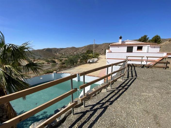 Image No.11-9 Bed Property for sale