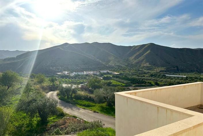 Image No.3-3 Bed Property for sale