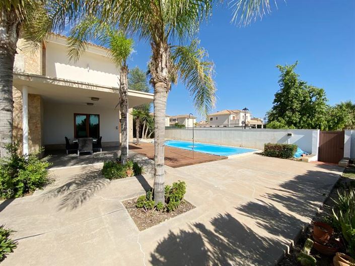 Image No.2-5 Bed Villa for sale