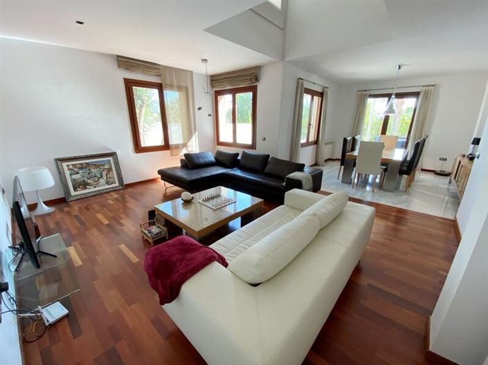 Image No.8-5 Bed Villa for sale