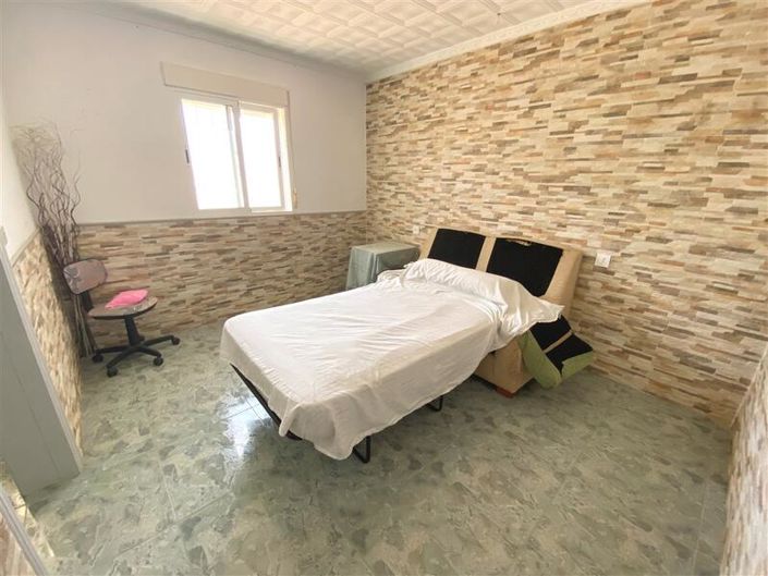 Image No.16-4 Bed Property for sale