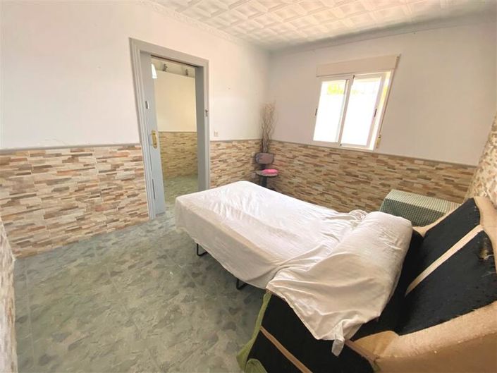 Image No.17-4 Bed Property for sale