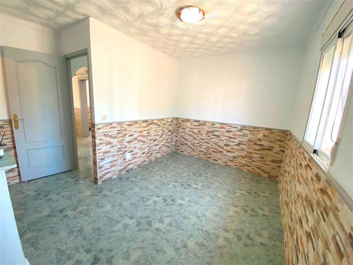 Image No.19-4 Bed Property for sale