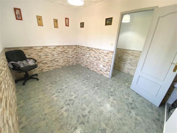 Image No.25-4 Bed Property for sale