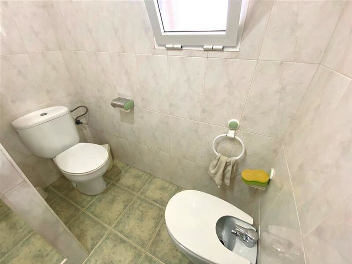 Image No.27-4 Bed Property for sale