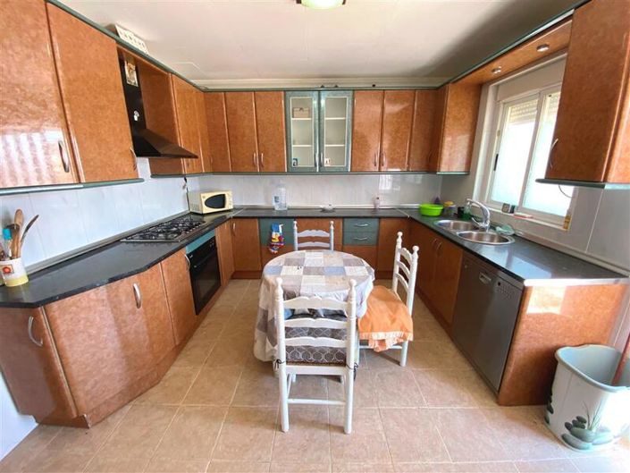 Image No.5-4 Bed Property for sale