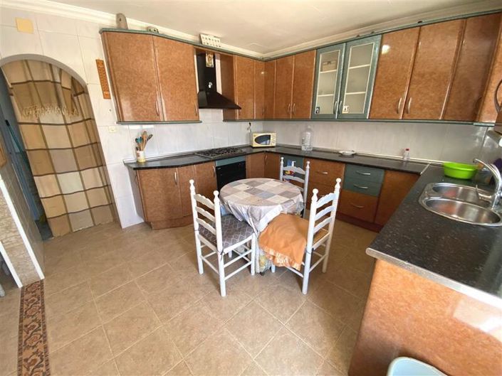 Image No.6-4 Bed Property for sale