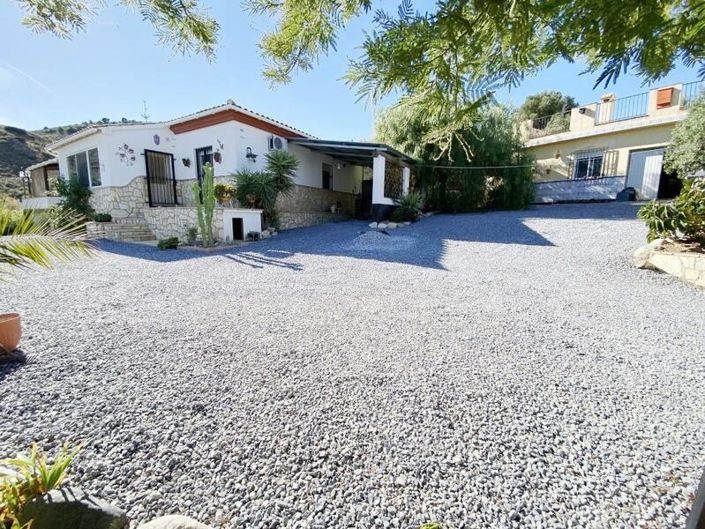 Image No.1-4 Bed Villa for sale