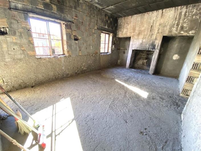 Image No.12-5 Bed Property for sale