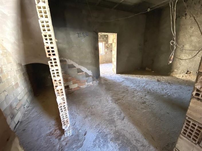 Image No.9-5 Bed Property for sale