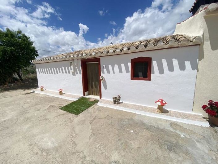 Image No.1-3 Bed Property for sale