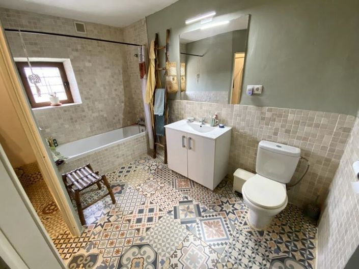 Image No.19-3 Bed Property for sale