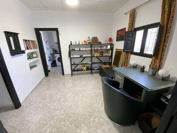 Image No.20-4 Bed Property for sale