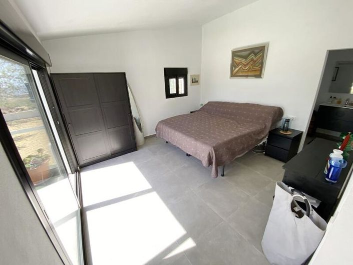 Image No.22-4 Bed Property for sale