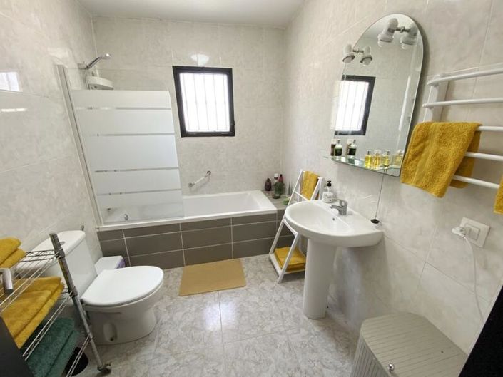 Image No.26-4 Bed Property for sale