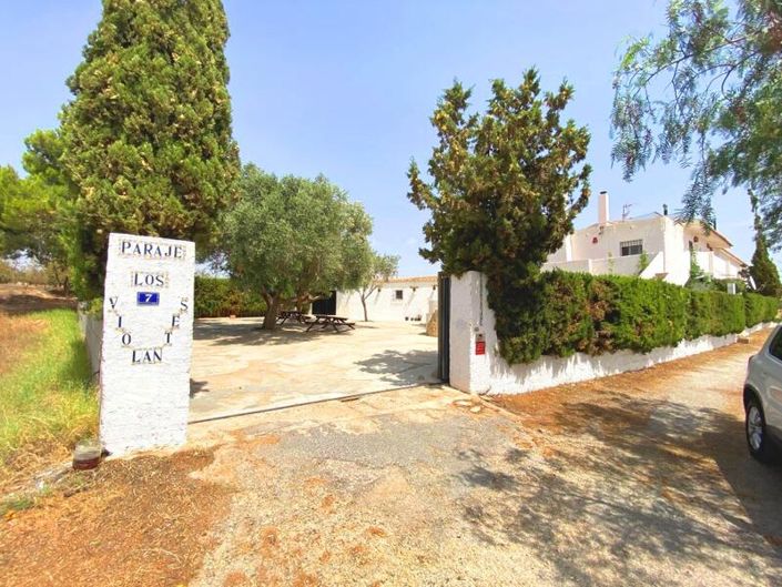 Image No.1-6 Bed Property for sale