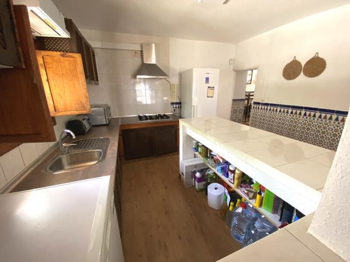 Image No.8-6 Bed Property for sale