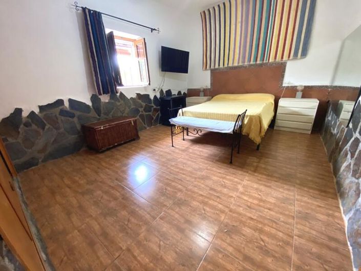 Image No.14-6 Bed Property for sale