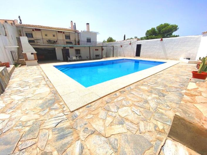 Image No.2-6 Bed Property for sale