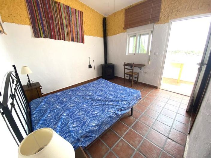 Image No.19-6 Bed Property for sale