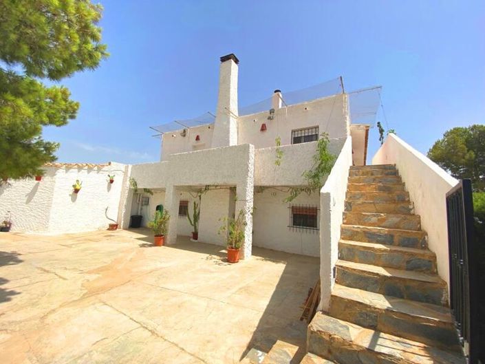 Image No.3-6 Bed Property for sale