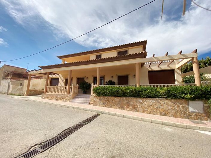 Image No.3-4 Bed Villa for sale
