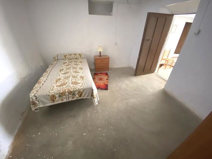 Image No.14-3 Bed Property for sale