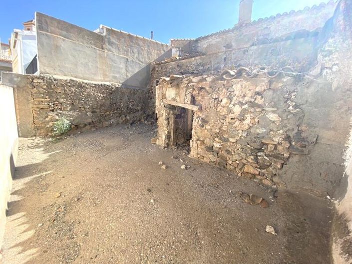 Image No.26-3 Bed Property for sale