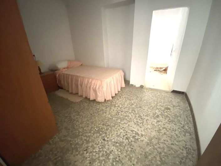 Image No.10-3 Bed Property for sale