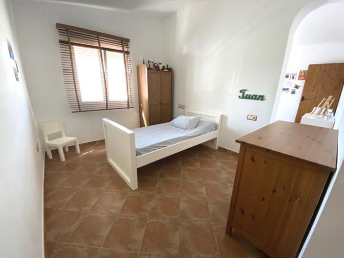 Image No.11-4 Bed Property for sale