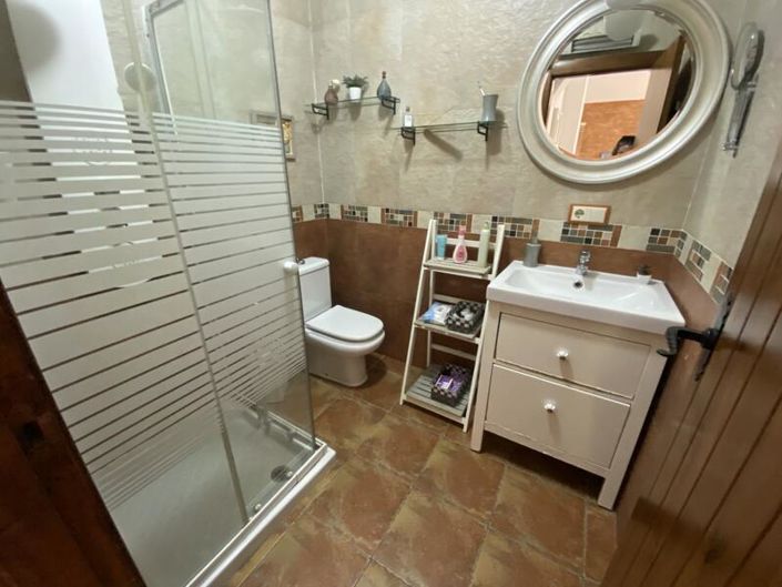 Image No.16-4 Bed Property for sale