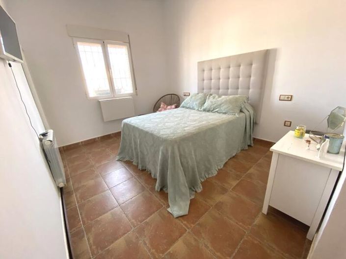 Image No.17-4 Bed Property for sale