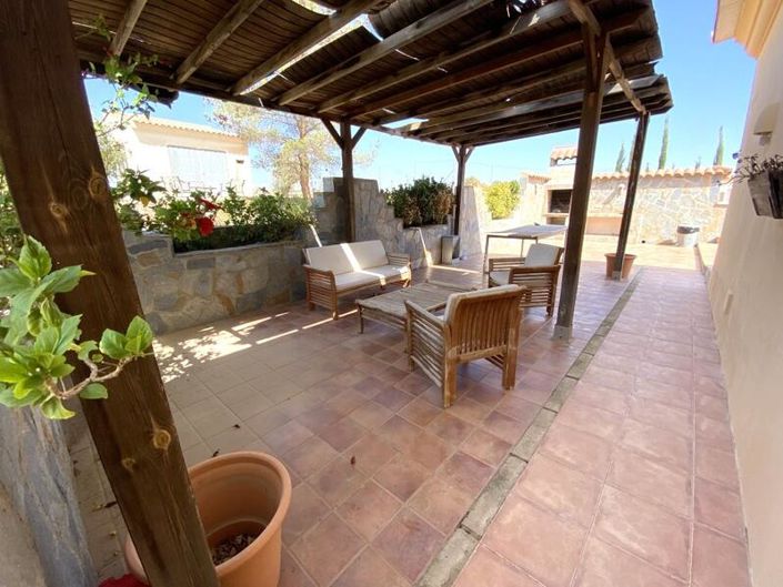 Image No.4-4 Bed Property for sale