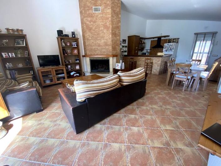 Image No.2-4 Bed Property for sale