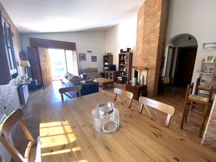 Image No.6-4 Bed Property for sale