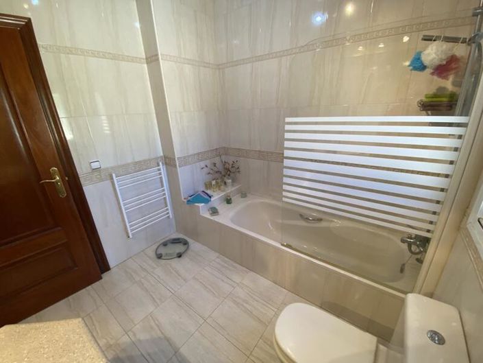 Image No.25-3 Bed Villa for sale