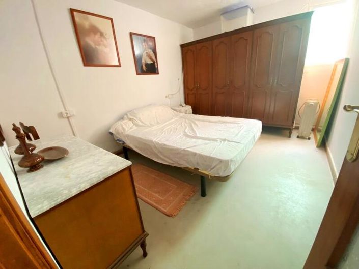 Image No.14-2 Bed Property for sale