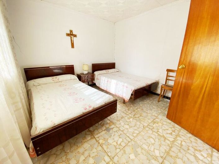 Image No.10-4 Bed Property for sale