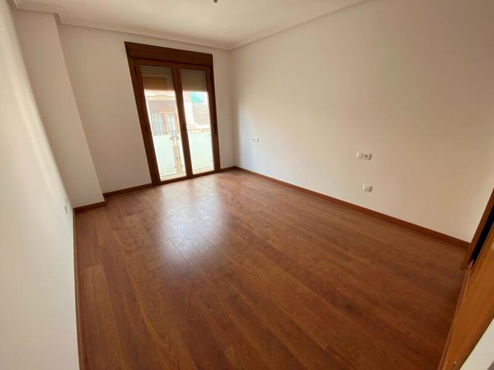 Image No.11-4 Bed Apartment for sale