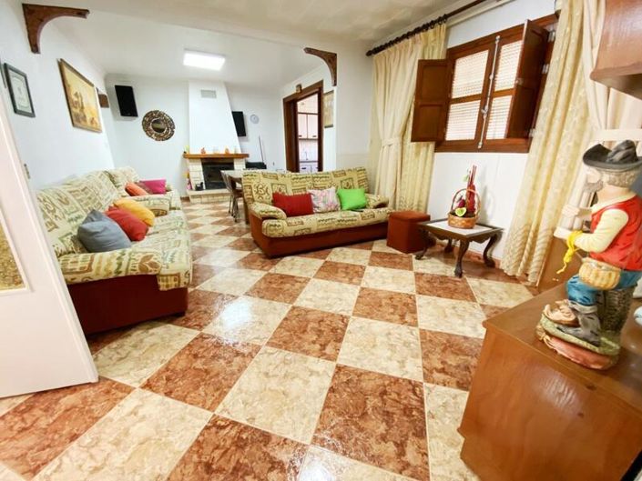 Image No.12-5 Bed Property for sale