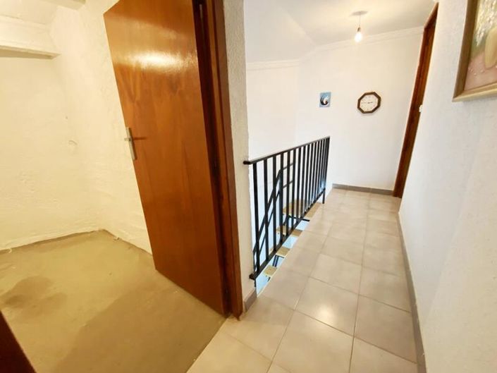 Image No.19-5 Bed Property for sale